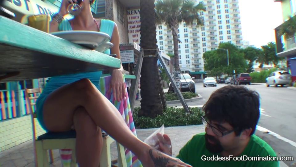 GoddessFootDomination com SD & HD Brianna - A Day In The Life Foot Licking For Lunch