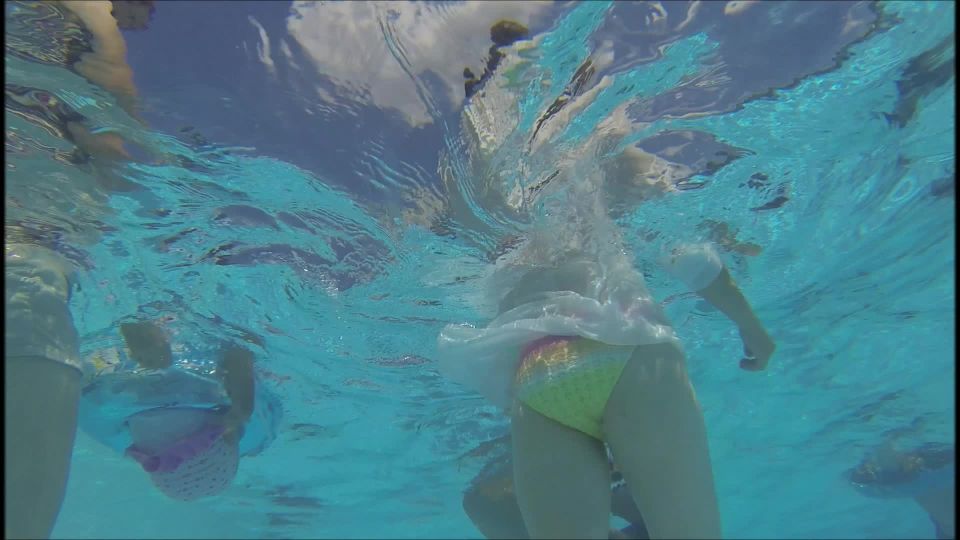 Online Tube Voyeur Underwater swimsuit tracking - voyeur