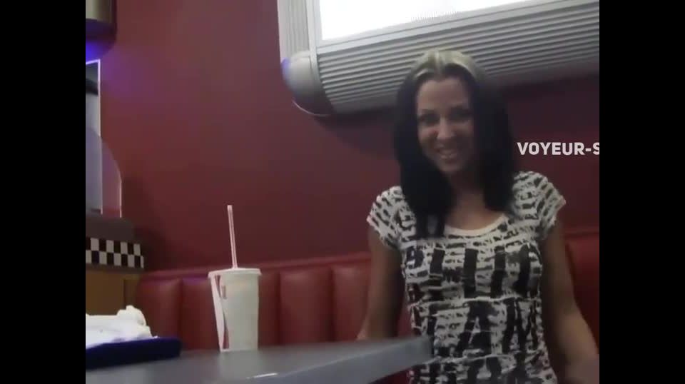 Blowjob in a fast food restaurant Public!