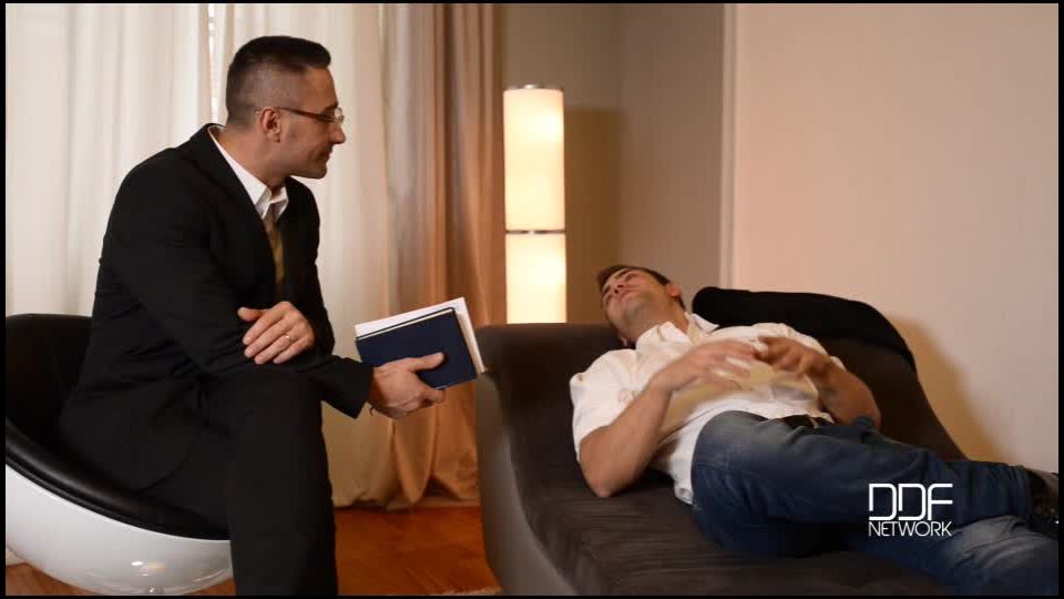 Latex Spanking Therapy, Part 1 / 540p / Latex Lucy / SD / 2015