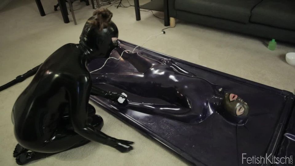 video en línea para adultos 47 Miss Kitsch, Nenetl Avril - Presentando Nenetl Avril Parte 1.5 [HD 1,26 GB]  látex  femdom porno jade indica femdom