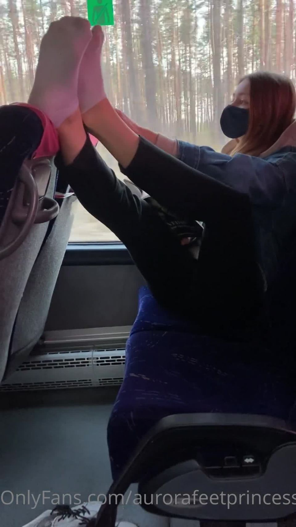 Aven - aven turinex () Aventurinex - taking my socks off and exposing my sweaty feet while on bus 20-04-2021