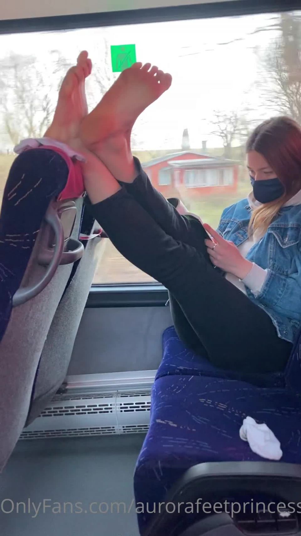 Aven - aven turinex () Aventurinex - taking my socks off and exposing my sweaty feet while on bus 20-04-2021