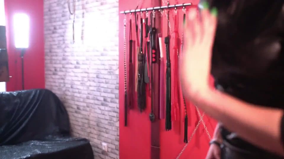 Pornhub.com - Dominatrix Nika - Siterip - K2S - Free Porn Streams - Watch or Download The slave licks the boots of his dominatrix sucks his heels and worships the legs of mistress boot