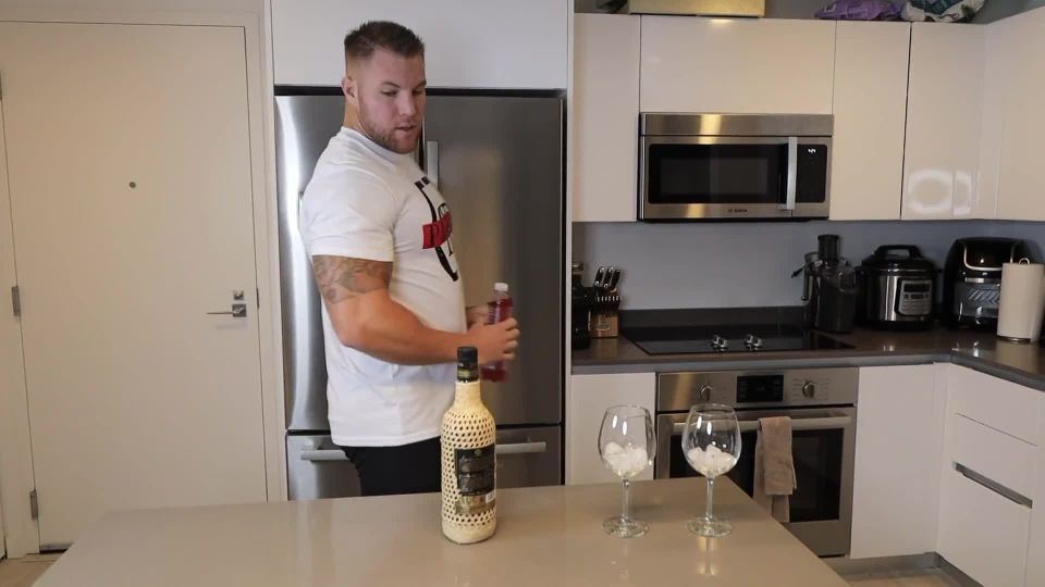 ¡Patricia Trish y el nalgazo en su coño!