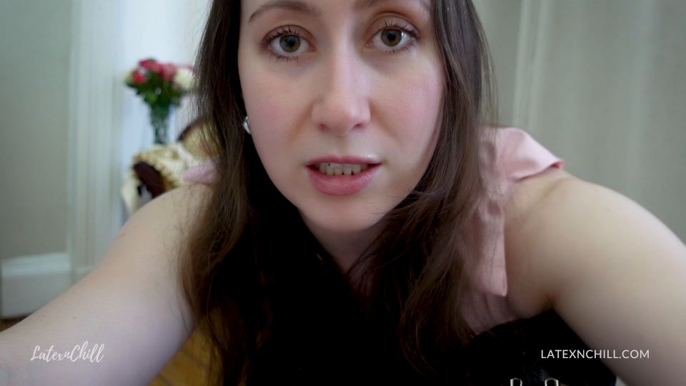 Látex n Chill - video apasionado con entrenamiento de esclavos de pies.
