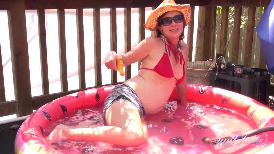 Aunt Judy'S  Fun In The Sun With 43Yo Full Bush Amateur MILF Isabella