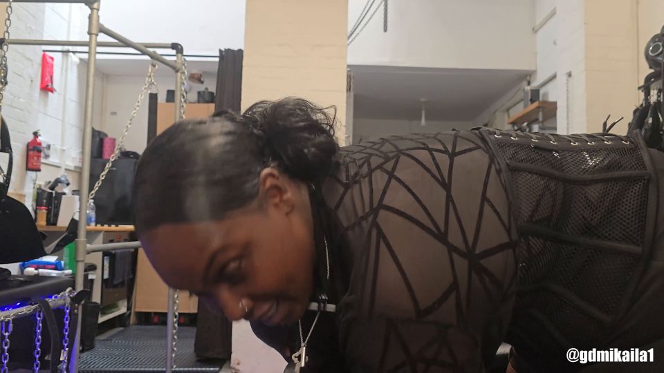 Diosa Mikaila - Sniff y ríndete a mis Farts - 4K 2160P