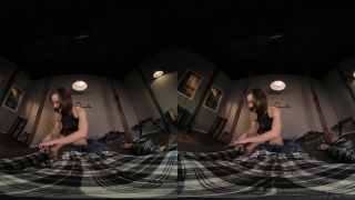Elise Graves - Squirm You Worm - KinkVR (UltraHD 4K 2021)