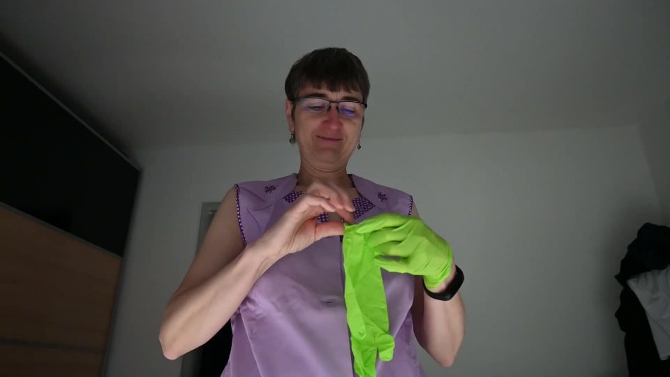 GermanHotMilf Handjob with green Latex Gloves - Handjobs