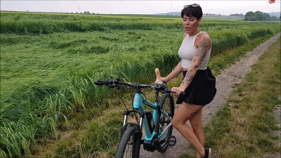 amateur 07 MyDirtyHobby presents Lara Bergmann – Pimp my Bike, der geilste Ritt meines Lebens – Pimp my Bike, the hottest ride of my life!, der geilste ritt meines lebens on toys