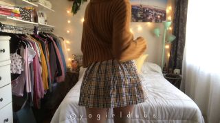 School Girl Makes Herself Cum For You.