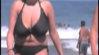 candid – enormes tetas monstruo en un bikini bigtits
