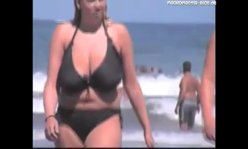candid – enormes tetas monstruo en un bikini bigtits