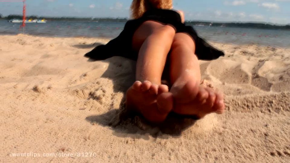 free adult video 49 husband has foot fetish pussy licking | HOT FEET ON THE BEACH POV | fetish