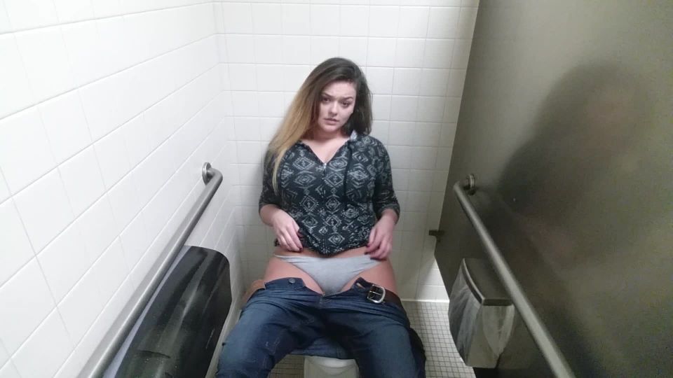 [ManyVids] Nikki Eliot Busy Public Bathroom Multiple Cum BigTits