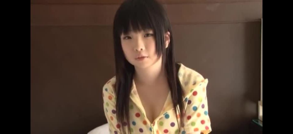 Pretty Asian teen Hinase Yuihara is ready for a long rest