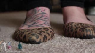 Tiny Guy Customs – Aura Shrunken Coworkers Feet And Vore Foot!