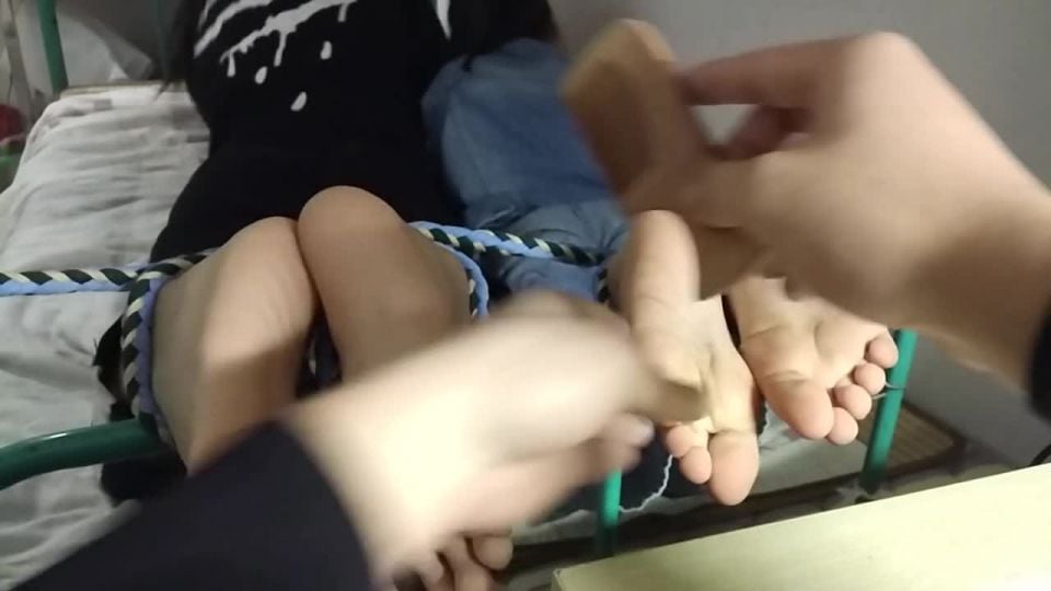 Two teen chinese girl tickle(Fetish porn)