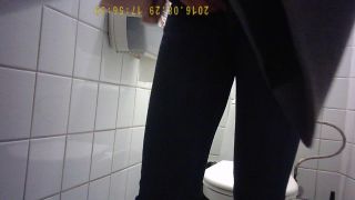 Voyeur – Student Restroom 146 - (Webcam)