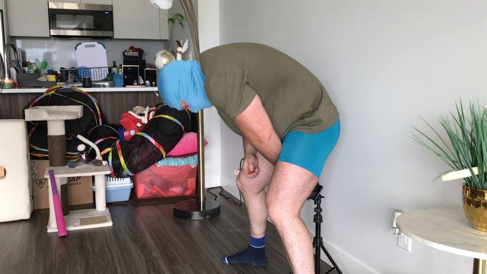 Whatskicking35 - Destrucción de bolas de vestido sexy - FullHD 1080P