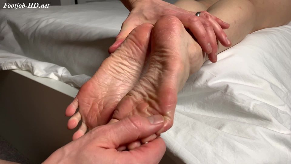 Fan Joni Gets Her Soles Fucked - Foot Guy James Footjobs ...