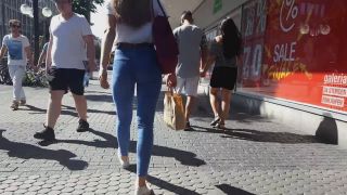 Shocking cameltoe of teen girl in jeans Teen