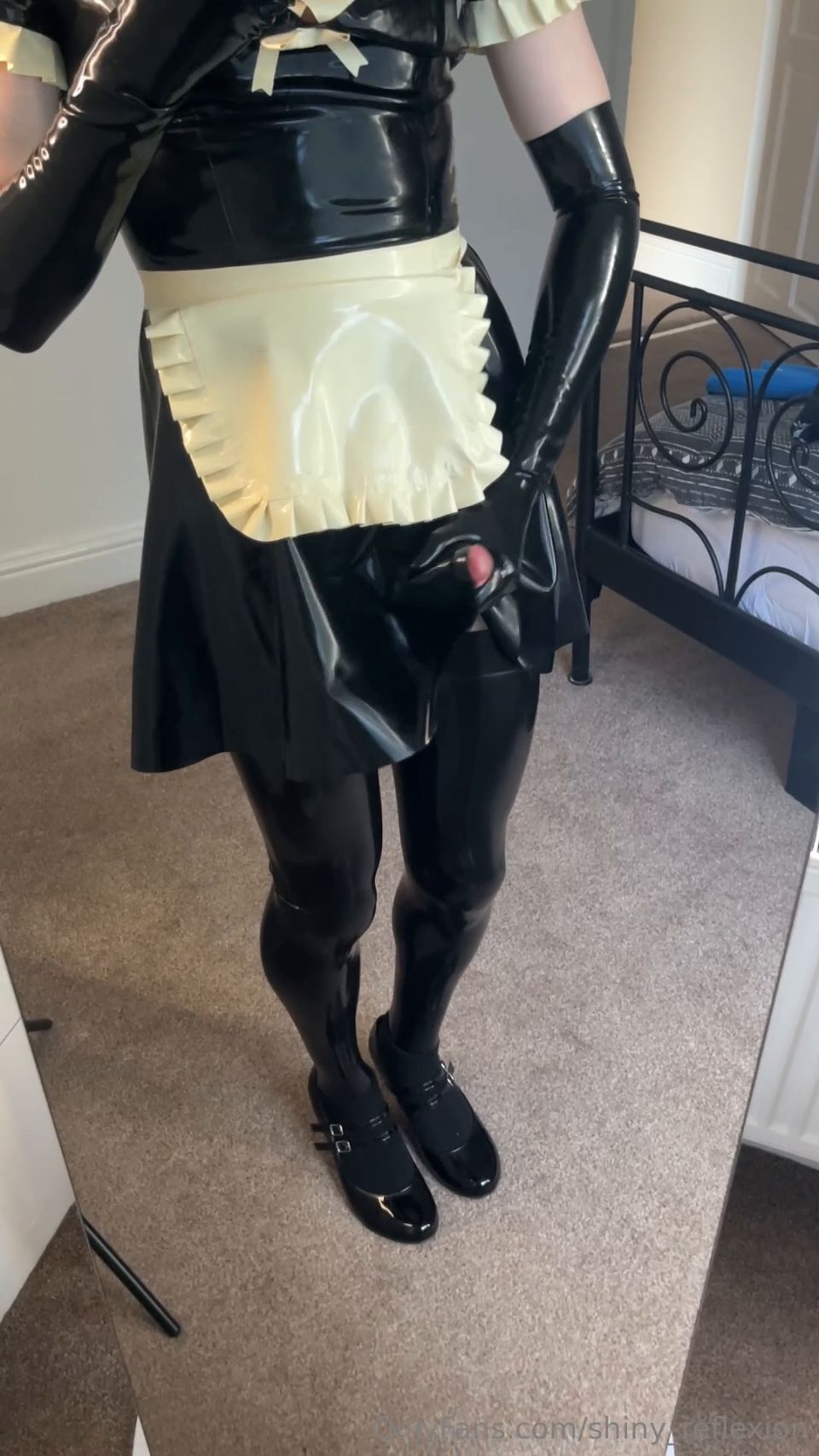 reflejo de látex 2024-07-22 Siempre me encanta cuando hay cargas de precum s como libre ss0ej5