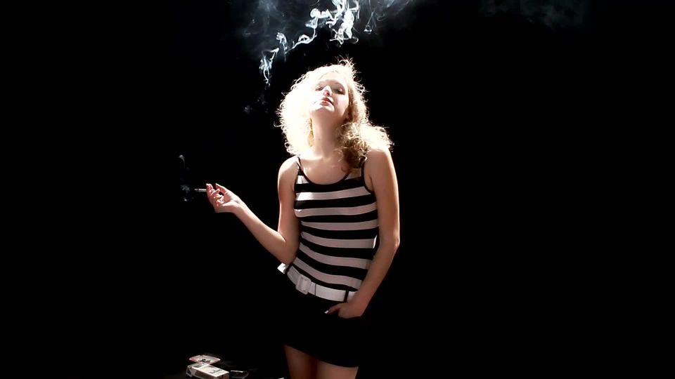 Smoking girl, Smoke