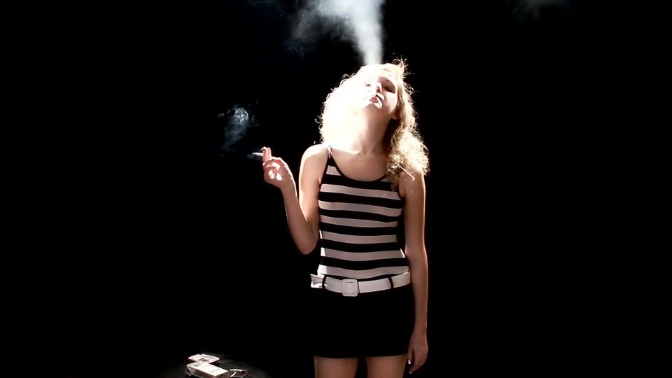 Smoking girl, Smoke