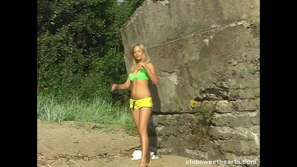 adult xxx clip 16 Linda has taken her vibrator to the beach | solo action | fetish porn teens blondes solo