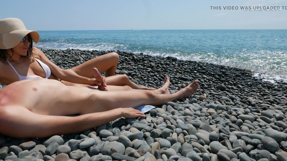 Veronika Charm - Mano de obra de belleza Milf On Nude Beach (Euro sexo)
