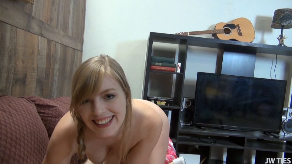 DesesperatePleasuresXXX: Explícitas Emociones de Dolly