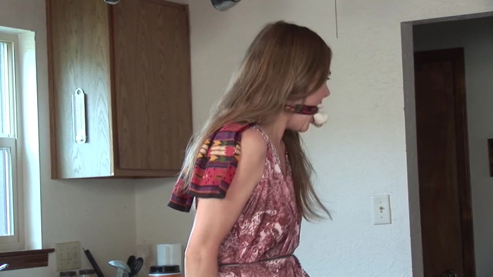 online xxx video 13 vintage fetish Housewives up in the kitchen, feet on fetish porn