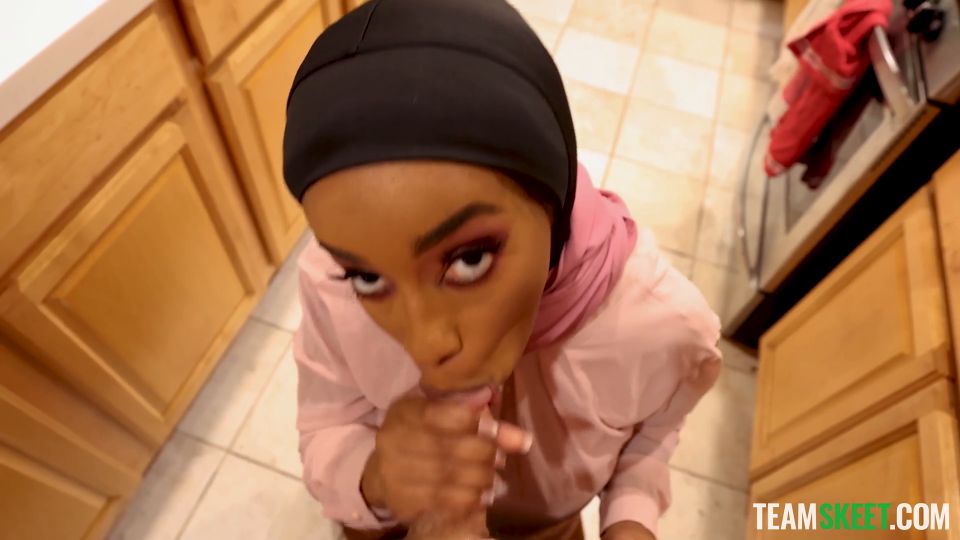Negro Negro Lily Starfire - Chica tímida Hijab aprende todo sobre una extraña tradición Am3r!can [1080p] - Mamada