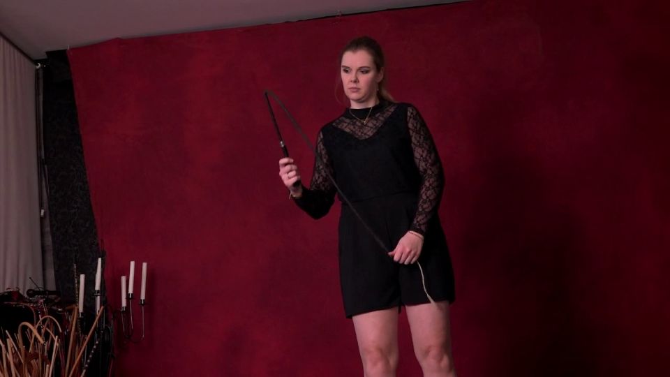 FEMDOMFOTO - Miss Sophie - Lady In Furs (alemán).