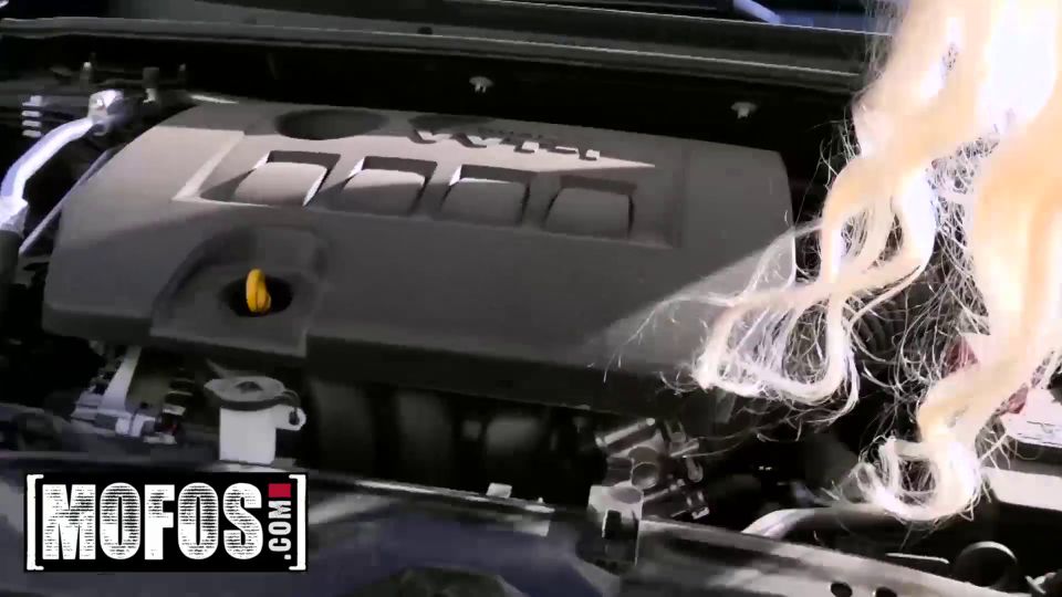  Elizabeth Jolie Has No Problem Sucking The Mechanic'S Tony Rubin