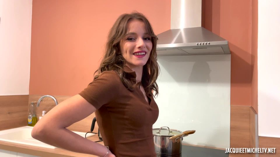 Ariana Cooks Anita... - FullHD1080p