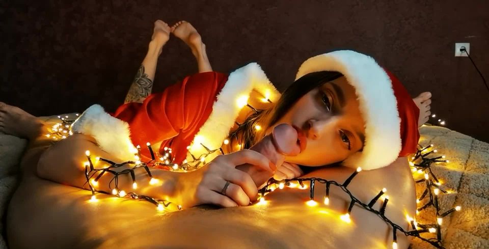 7116 Christmas sexy santa gives a present blowjob, footjob an...