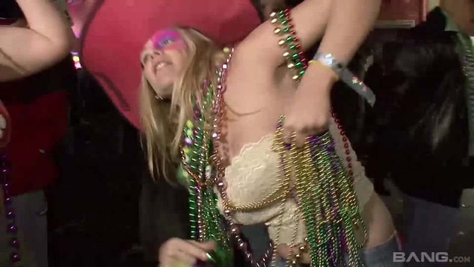 Cleo Flashes Her Tits During Mardi Gras Festivities amateur 