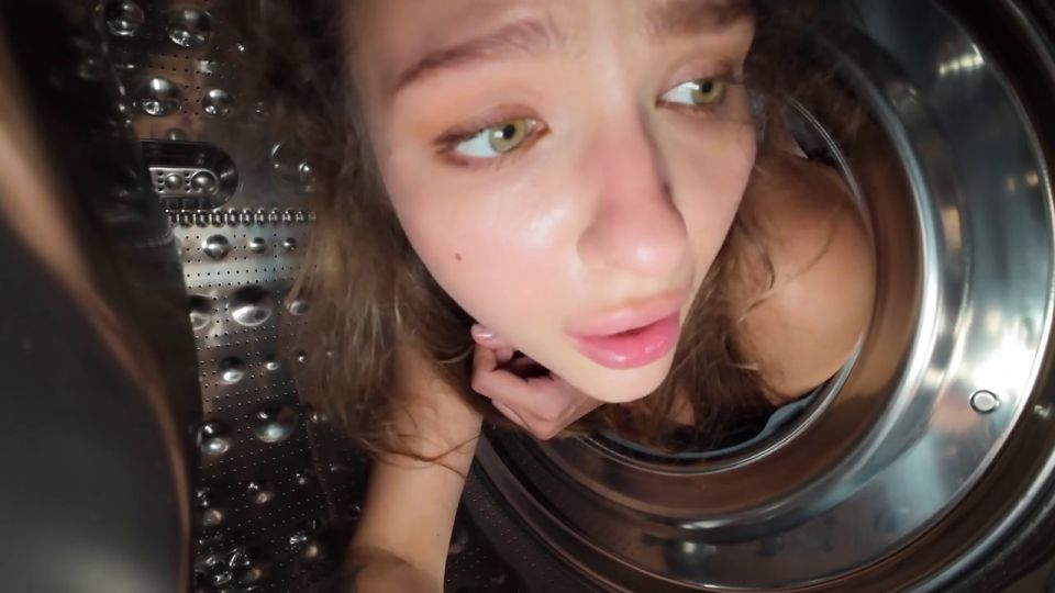 Lavadora Mishap: Stepsister Stuck, Traviesa Twist!