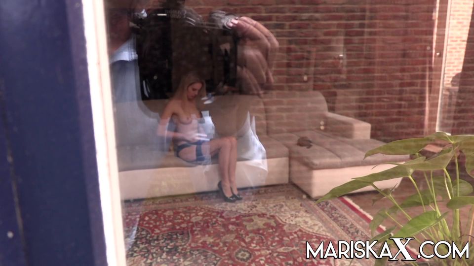 Mariska X 20 04 22 Rose Delight Showing My Pussy To A Stranger – Full HD - Mariskax