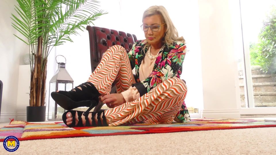 clip para adultos gratis 9 Maduras traviesas delgadas con tetas pequeñas jugando con su coño afeitado, fresno fuegos femdom en femdom porno