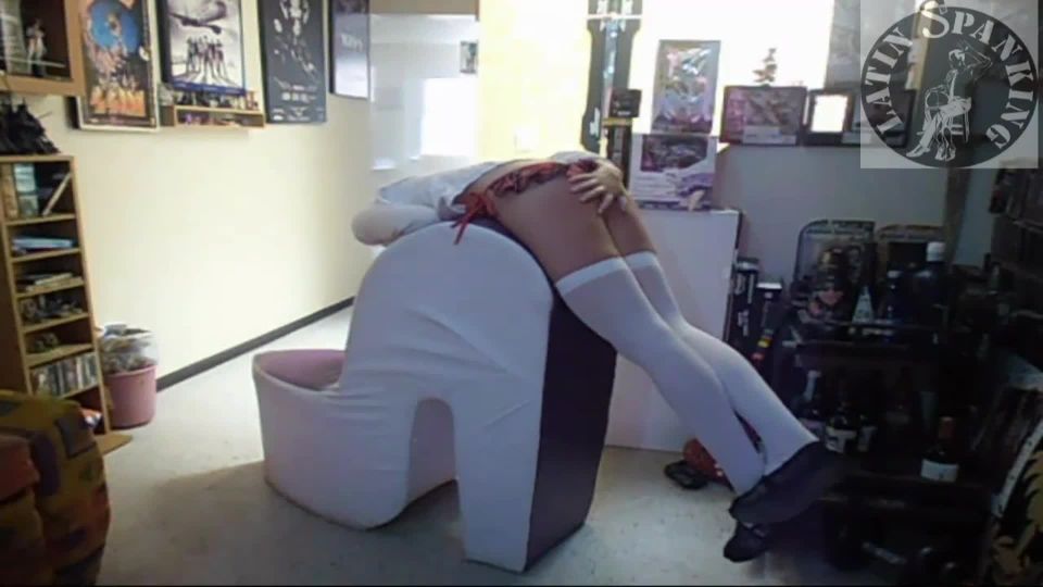 La pequeña discilina de Strawberry Devil Domestic y más el dedo de culo sa- 02.