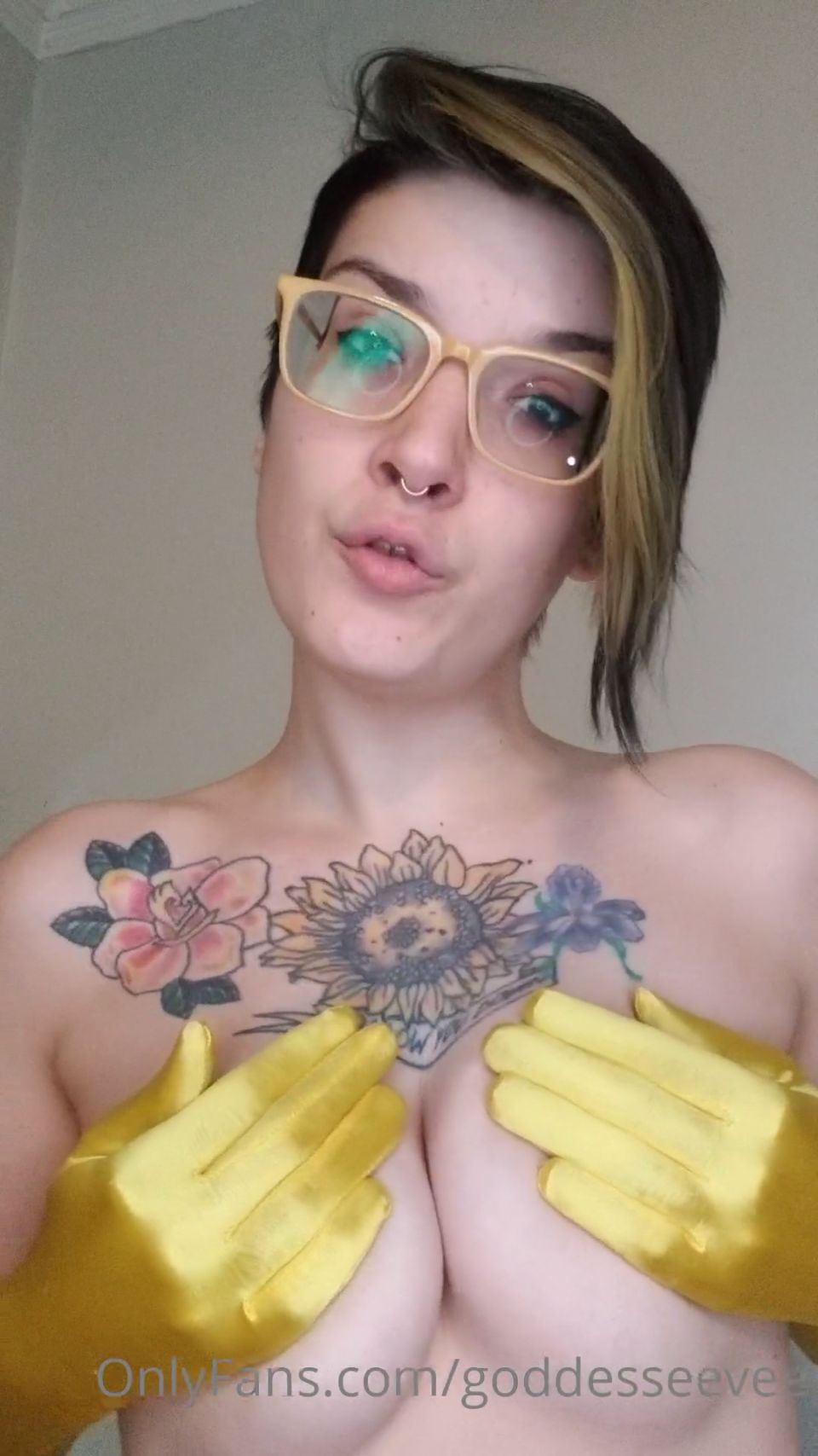 @goddesseevee 2020-04-30  $ YELLOW GLOVES and PERFECT TITS CO