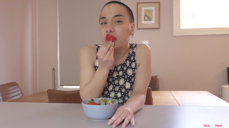 Tattooed And Pierced Girl Anna Enjoys Strawberries And Toys Her Tight C_[watch fresh onlyFans leaks on FreeFans.tv]
