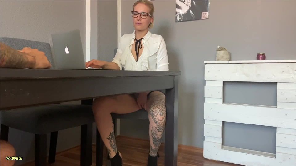 online porn video 29 Katy-Lola - Sekretaerin verführt Klienten und bekommt AO Fick auf dem Tisch  on fetish porn gay fart fetish