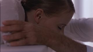 Emmanuelle IV, adolescentes en adolescente