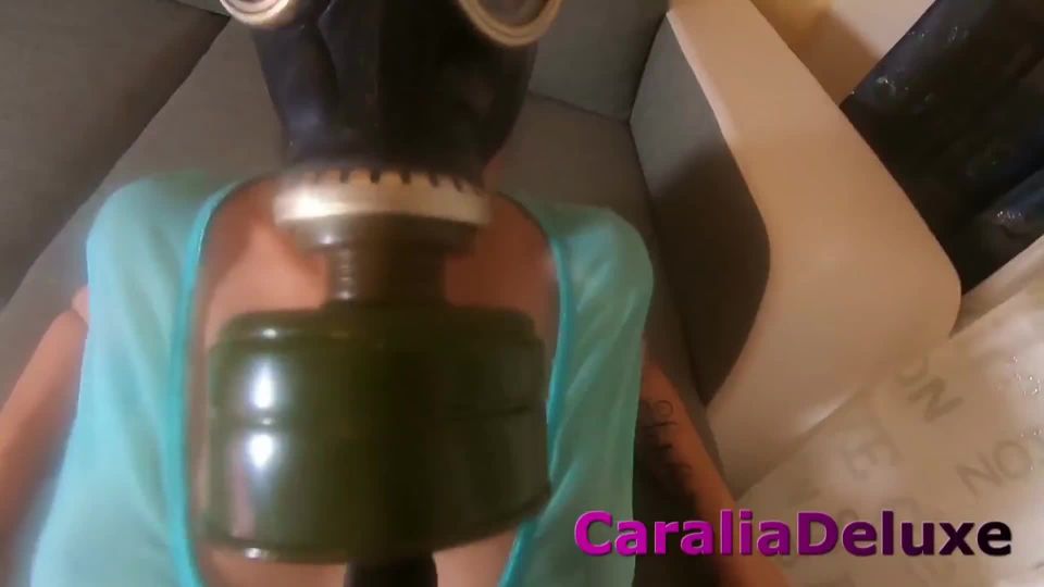 CaraliaDeluxe - Mit der Gasmaske durchgefickt