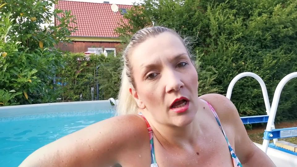 M@nyV1ds - Sandybigboobs - Spaß im Pool